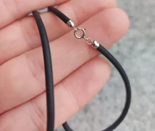 Collana oro bianco 750 caucciù