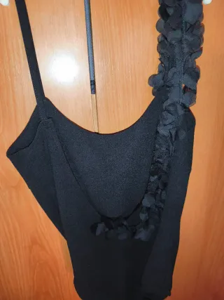 Body con espalda descubierta y flores