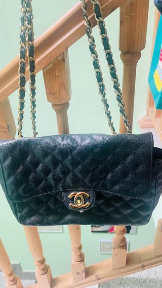 Bolso Chanel Negro Matelassé Cadena Dorada
