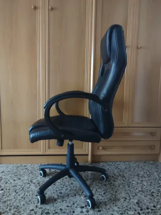 Silla de oficina con ruedas