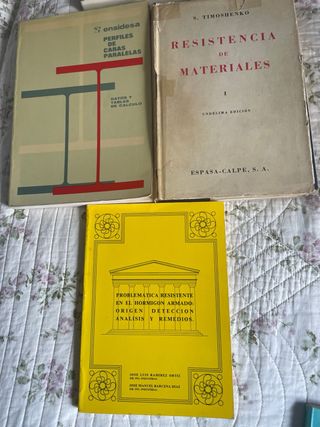 Varios libros de construcción