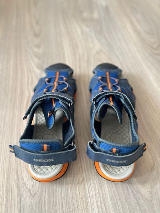 Sandalias Geox niño azul y naranja