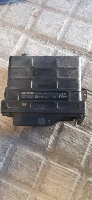 Centralita Siemens GM 90 320 588 Opel Corsa gsi