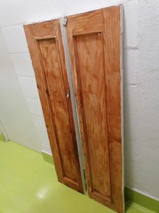 Contraventanas antiguas de madera grandes