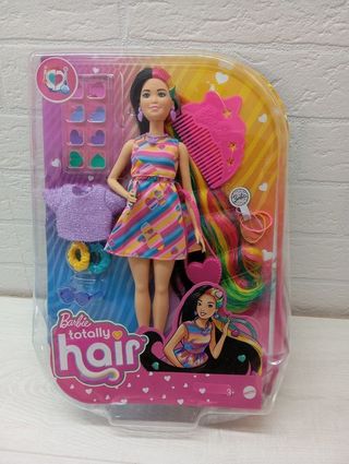 Muñeca pequeña con vestido