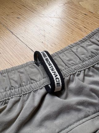 Pantalones The North Face convertibles marrón