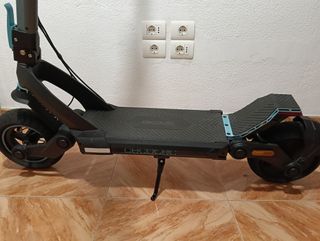 Patinete Eléctrico Cecotec + Casco Inteligente