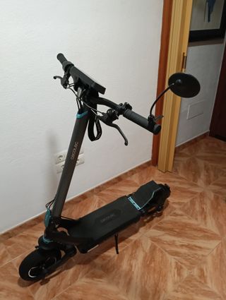 Patinete Eléctrico Cecotec + Casco Inteligente