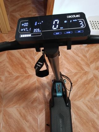 Patinete Eléctrico Cecotec + Casco Inteligente