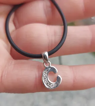 Ciondolo C oro bianco 750 con diamanti