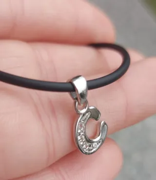 Ciondolo C oro bianco 750 con diamanti