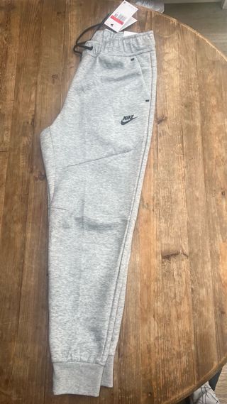 Conjunto Nike Tech Fleece Gris Nuevo