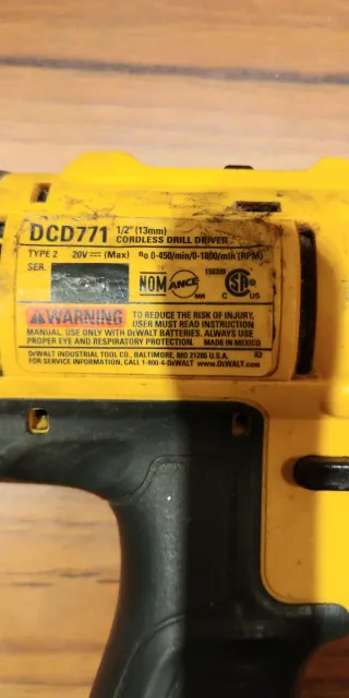 Taladro Dewalt DCD771 20V sin batería