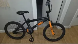 Bicicleta BMX Negra y Naranja