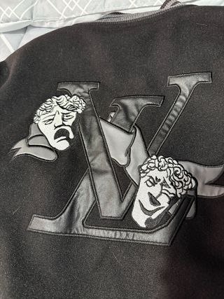 Chaqueta Varsity Louis Vuitton Negra y Gris
