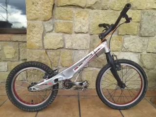 Bicicleta Trial Monty 205 Kamel infantil.