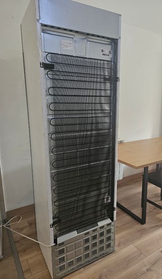 Nevera expositora de bebidas