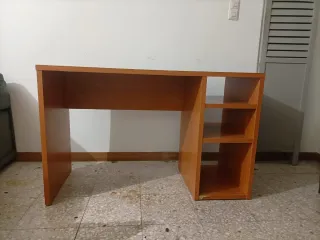 Mesa de escritorio de madera