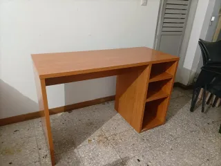Mesa de escritorio de madera