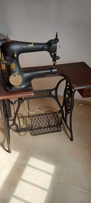 Máquina de coser zapatos antigua