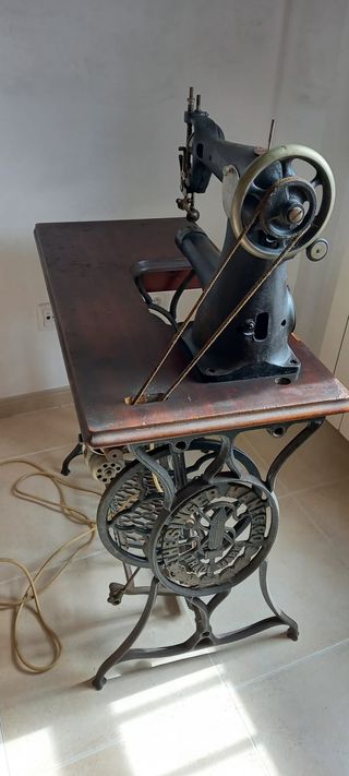 Máquina de coser zapatos antigua
