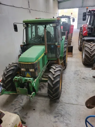 Tractor John Deere 6310 con tripuntal