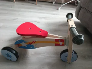 Triciclo de madera para niños
