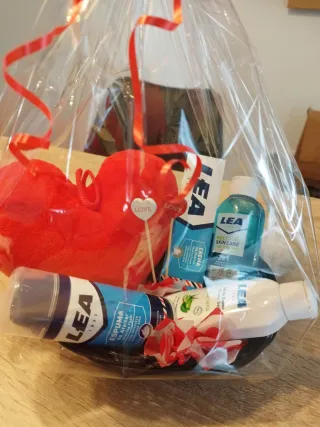 Cesta Regalo San Valentín Corazón y Cosmética