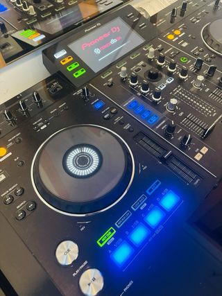Pioneer XDJ RX - DJ System All In One (Y maletín)