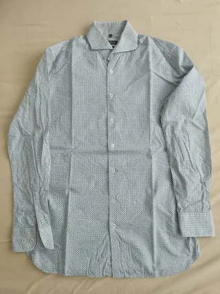 Camisa McNeal, Hombre