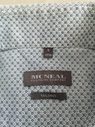 Camisa McNeal, Hombre