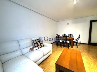 Piso en alquiler en Parque del Oeste - Olivares en Oviedo