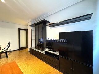 Piso en alquiler en Parque del Oeste - Olivares en Oviedo