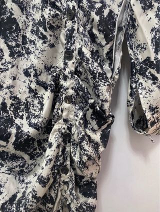 Abito corto fantasia astratta drappeggiato