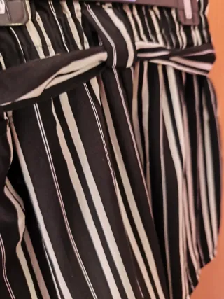 Pantalón corto rayas blanco y negro