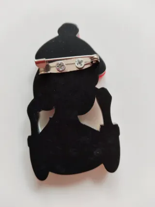 Broche chica otoño con hojas