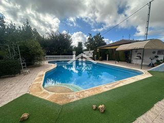 Chalet en venta en Lucena