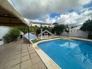 Chalet en venta en Lucena