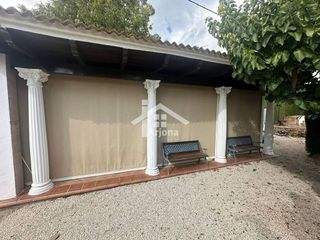 Chalet en venta en Lucena