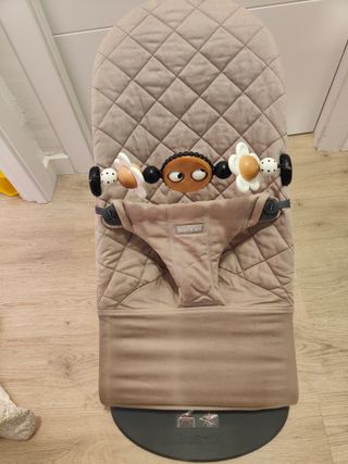 Hamaca BabyBjörn con juguete