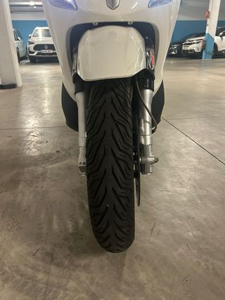 Piaggio Beverly 125 IE Blanca y Negra