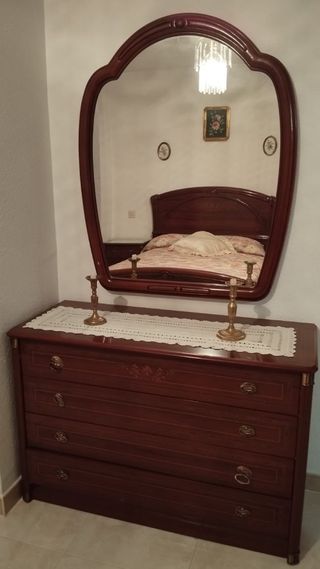 Dormitorio de madera completo