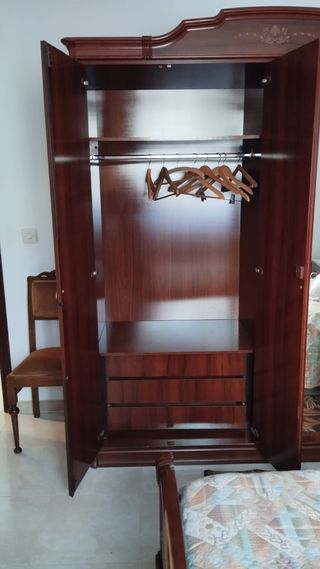 Dormitorio de madera completo