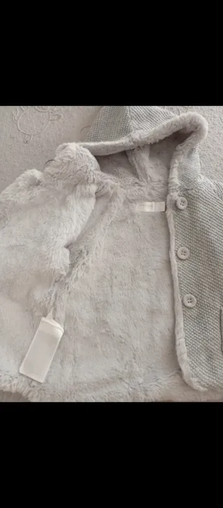 Abrigo Mayoral gris con capucha