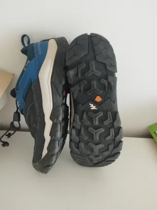 Zapatillas Quechua montaña waterproof talla 38