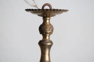 Lámpara de araña dorada