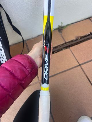 Raqueta de tenis Babolat con funda