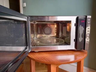 Microondas / Horno KOENIC