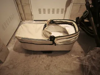 Silla de paseo y capazo para bebé