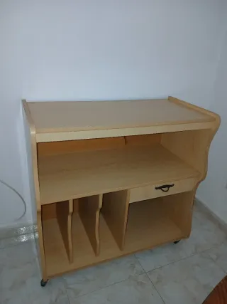 Mesa TV con ruedas y cajón